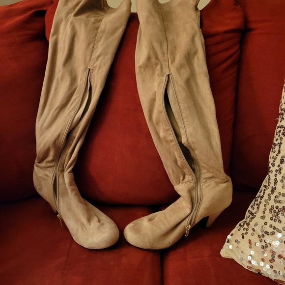 Womens Nude suede boots - Picture 5 of 6